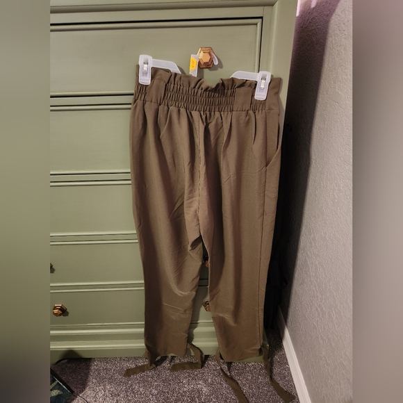 Cute paperbag pants never worn - Picture 11 of 14